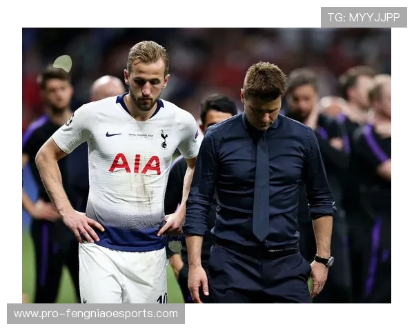 与三位足球巨星亲密视频互动，揭秘他们背后的故事与训练秘笈