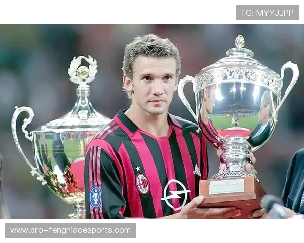 足球传奇巨星风采尽显，征战绿茵场的荣耀与激情！