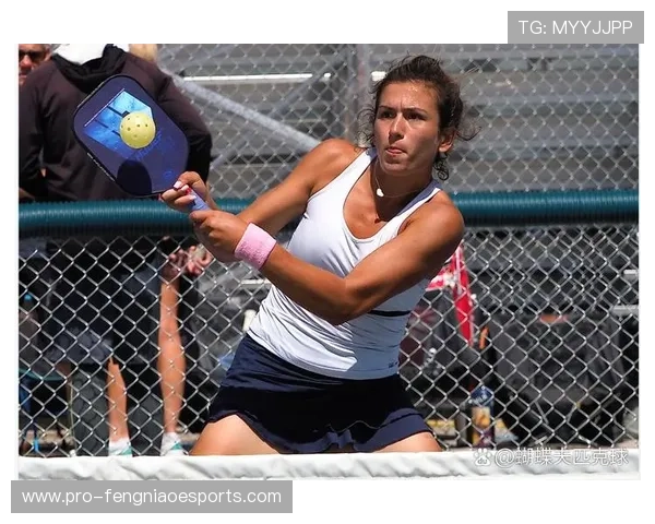 足球女球星风采尽显：展现她们在赛场上英姿飒爽的精彩瞬间